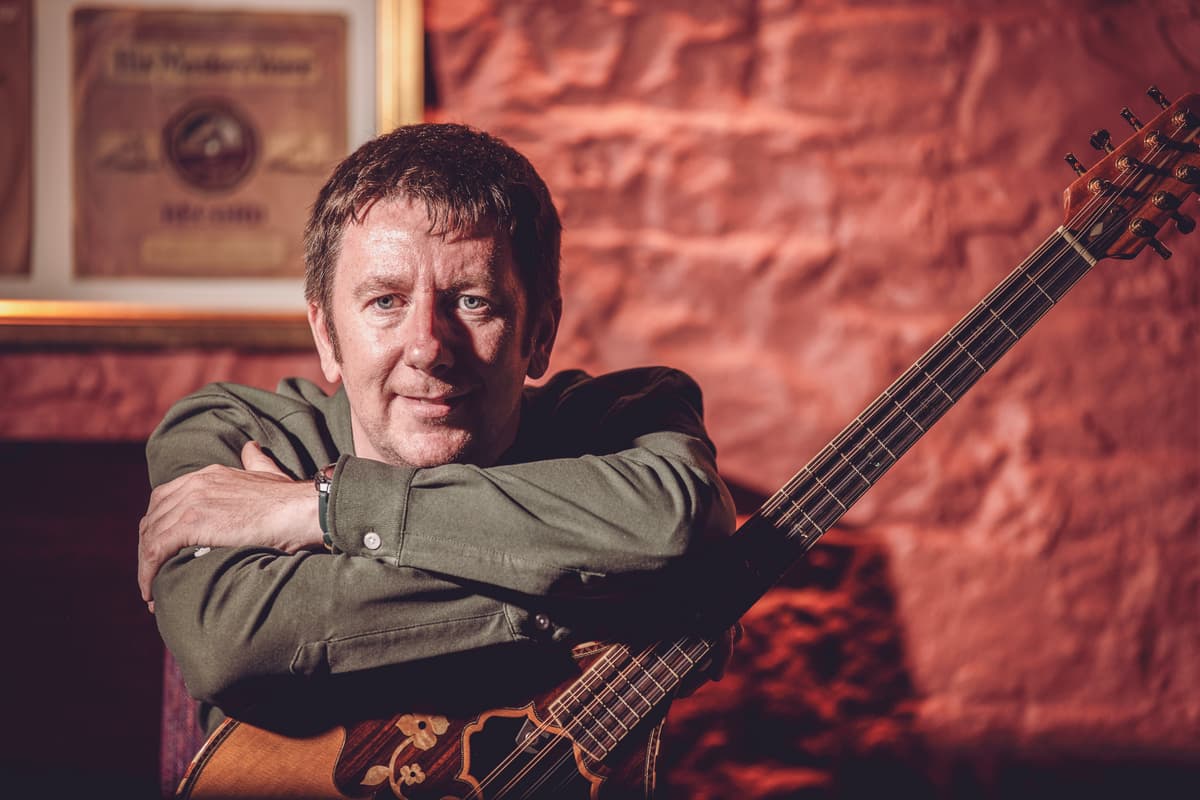 Dublin-born singer and bouzouki player Daoirí Farrell back in Shoreham
