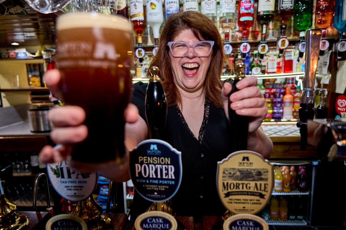 Quiz star Jenny Ryan stuns punters with surprise Yorkshire pub appearance