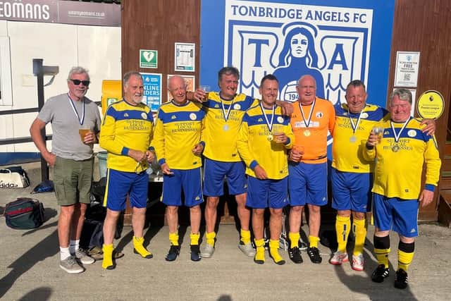 The squad enjoy a celebratory pint!