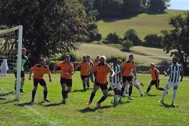 Dean defend a Chi corner