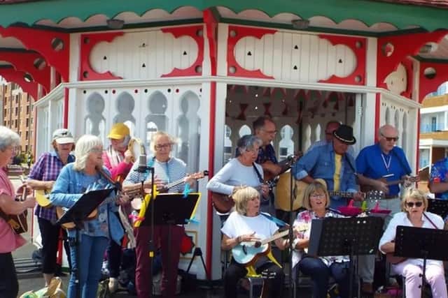 Battle Ukulele Group entertain