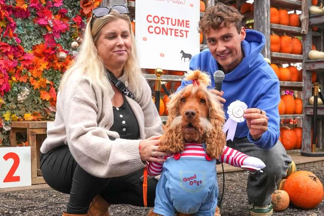 Presenter James Gaffney with contest entrant 