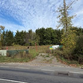 AUCTION: The Pig Farm in Guildford Road, Bucks Green 
