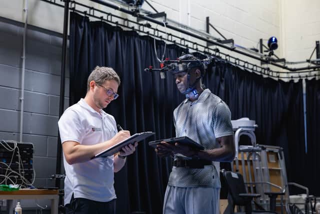 Researchers explored how emerging head-mounted military technologies can influence soldier performance