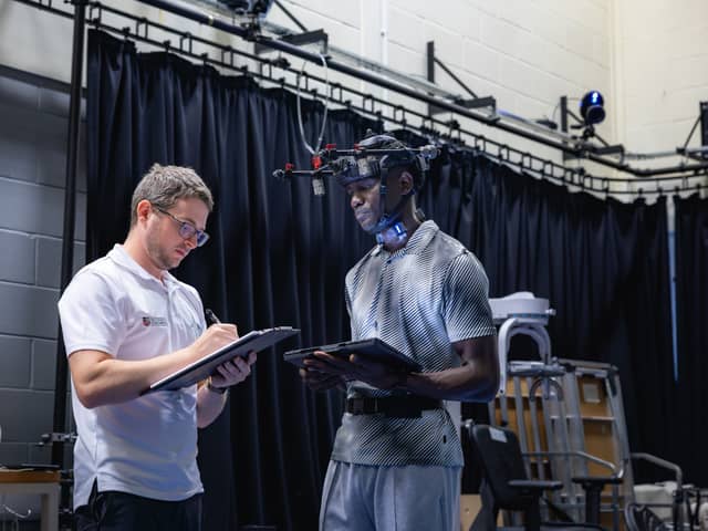 Researchers explored how emerging head-mounted military technologies can influence soldier performance