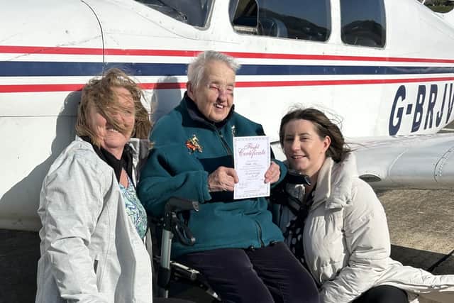 Elisabeth holding her certificate