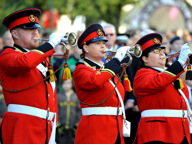 Horsham Remembrance Sunday. Pic Steve Robards SR10111901 SUS-191011-153155001