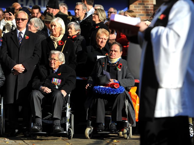 Horsham Remembrance Sunday. Pic Steve Robards SR10111901 SUS-191011-153005001