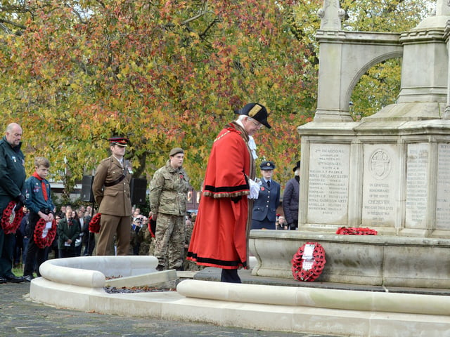 ks190610-36 Chichester Remembrance phot kate SUS-191011-202512008