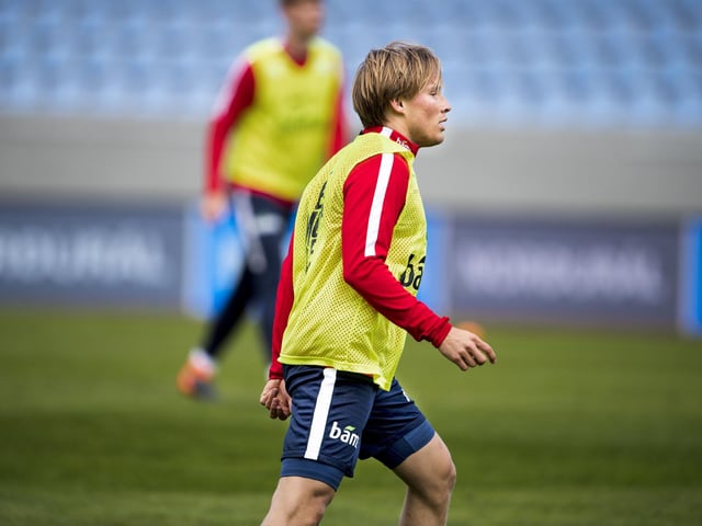 Over to the Netherlands now, where Norway international Jonas Svensson has been tearing it up for AZ Alkmaar this season. He could provide a reliable option as a full-back or wing-back.