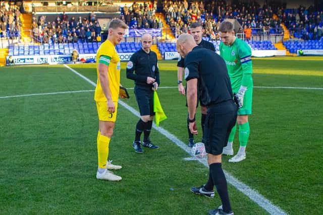 The captains at the coin toss / Picture by Neil Holmes