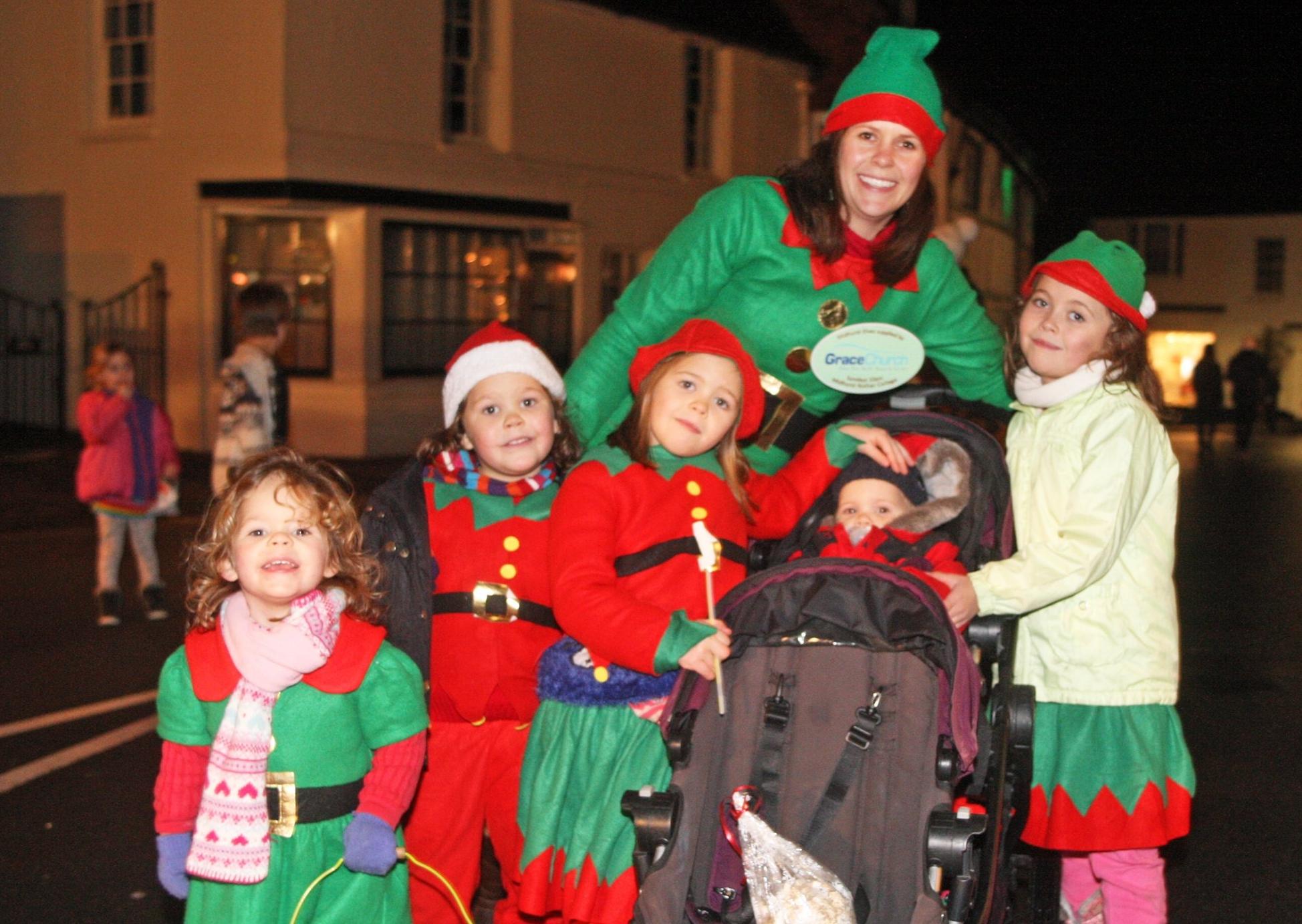 DM19121154a.jpg. Midhurst Christmas street party, 2019. Photo by Derek Martin Photography. SUS-190612-214005008