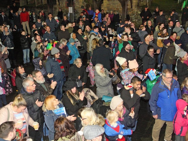 DM19121198a.jpg. Midhurst Christmas street party, 2019. Photo by Derek Martin Photography. SUS-190612-214144008
