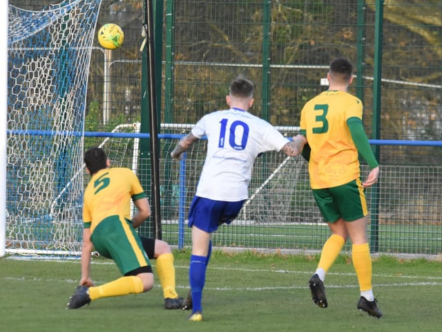 Ryan Warwick sees his shot go wide.