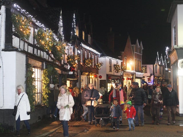 DM19121174a.jpg. Midhurst Christmas street party, 2019. Photo by Derek Martin Photography. SUS-190612-214048008