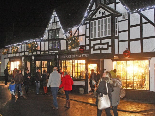 DM19121175a.jpg. Midhurst Christmas street party, 2019. Photo by Derek Martin Photography. SUS-190612-214100008