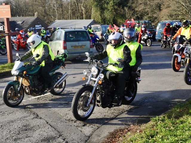 South Coast Bikers ride out to deliver presents to Chestnut Tree House children's hospice – SG141219