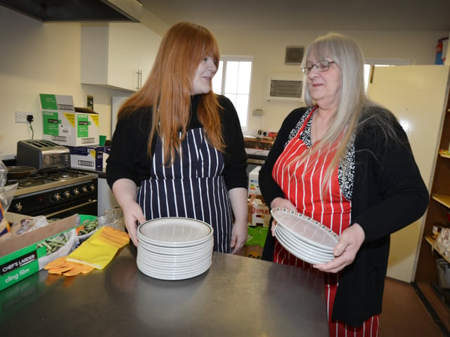 Surviving Christmas charity setting up on Christmas Eve at the Salvation Army hall in St Andrew's Sqaure, Hastings.
Stephanie and Georgina Chapman SUS-191224-110254001