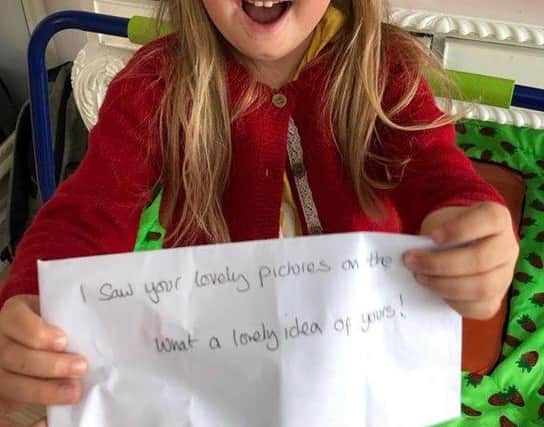Six-year-old Amélie-Isabella Ellaway with a lovely note she received