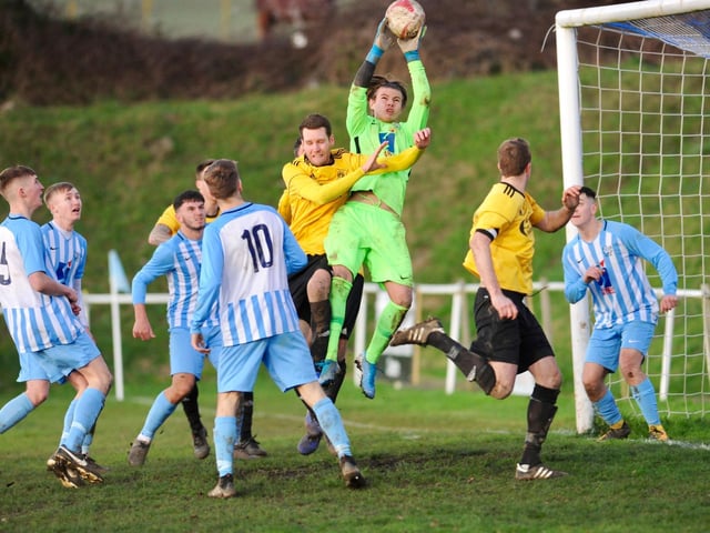 Action from Worthing United v Littlehampton Town