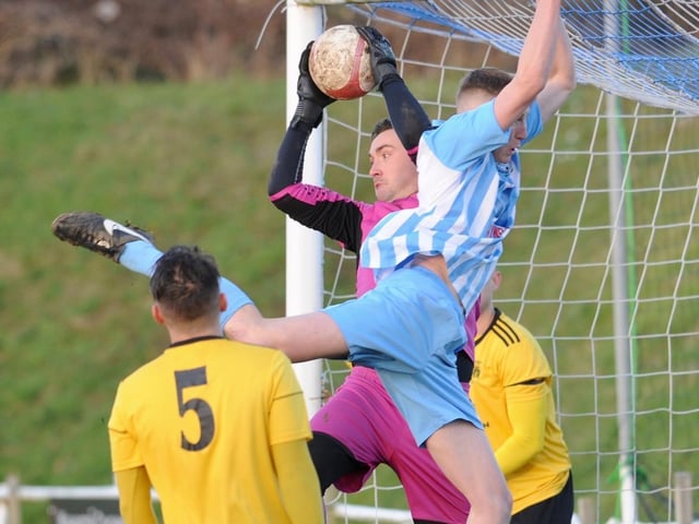 Action from Worthing United v Littlehampton Town