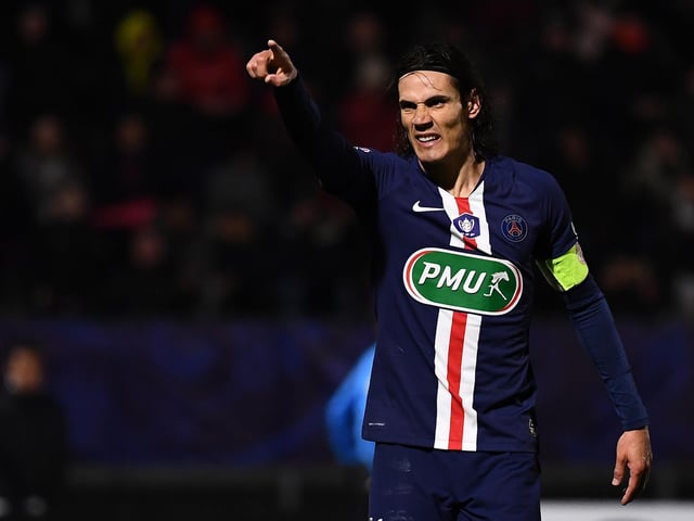 Arsenal and Manchester United have reportedly made offers for PSG striker Edison Cavani. (The Sun)