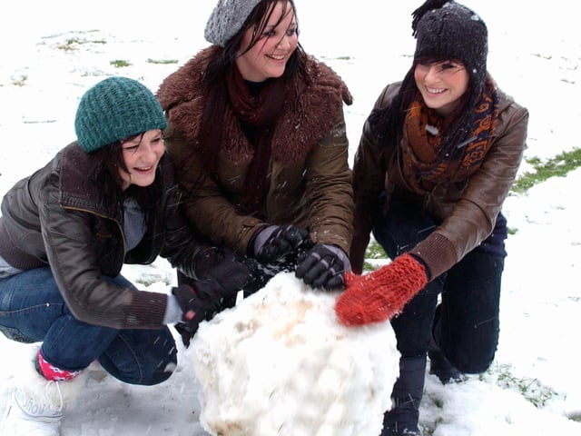 C100022-2 Hanna Simpson, 16, Katie Murray, 16, and Chloe Robinson, 17, all enjoying the snow in Bognor.
