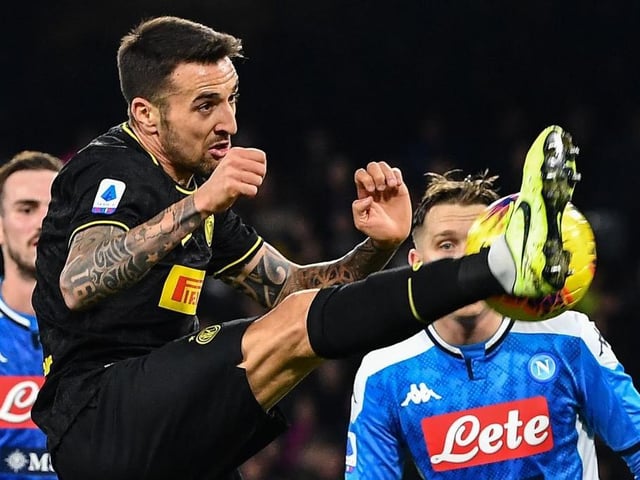 Everton are ready to step in and signInter Milan midfielder Matias Vecino after he was offered toTottenham Hotspur. (Sky Italia)