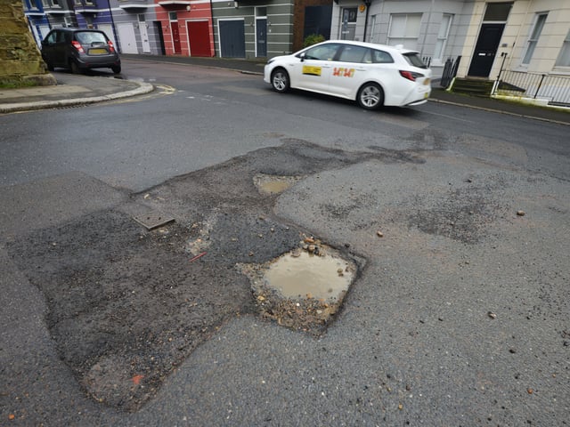 Potholes: Magdalen Road, Hastings SUS-200127-135723001