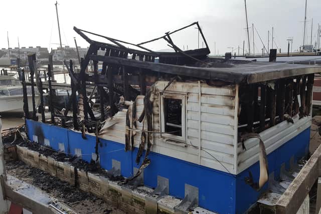 A houseboat in Shoreham was completely destroyed by fire SUS-200402-101315001