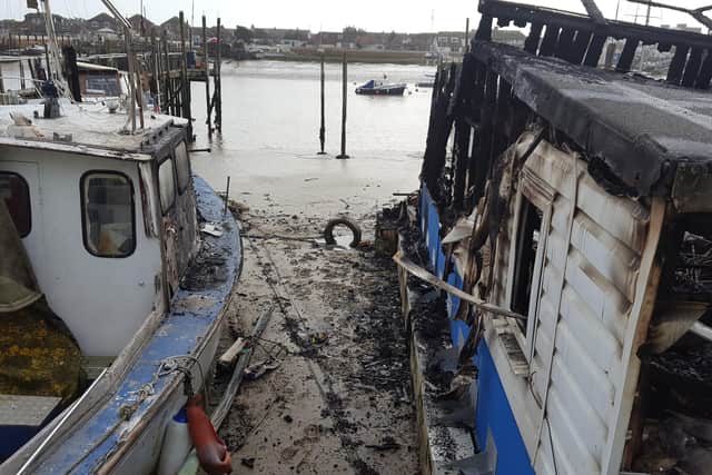 A houseboat in Shoreham was completely destroyed by fire SUS-200402-101203001