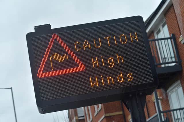 High wind warning sign