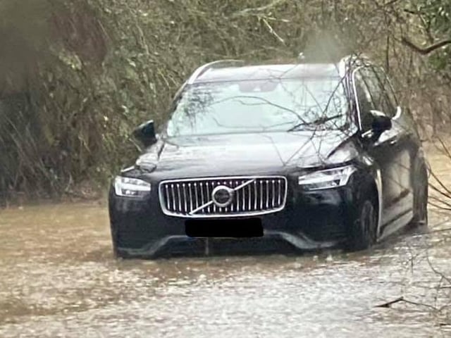 This motorist had to abandon their car in Hurstpierpoint SUS-200216-162753001