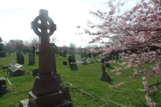Hailsham Cemetery SUS-200217-100851001