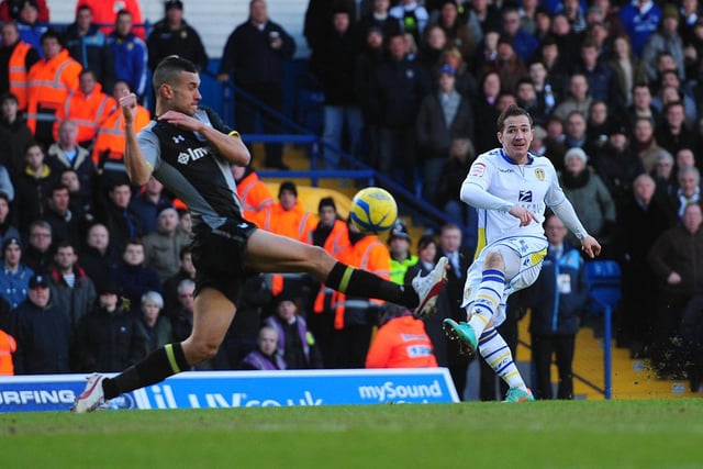 Leeds United's Ross McCormack scores his side's second goal during the FA Cup, Fourth Round match at Elland Road, Leeds. PRESS ASSOCIATION