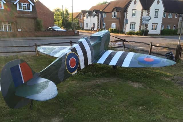 Life-size replica Spitfire at the Selsey Arms, Coolham SUS-200207-095006001