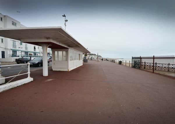Hastings seafront shelter SUS-200307-092144001