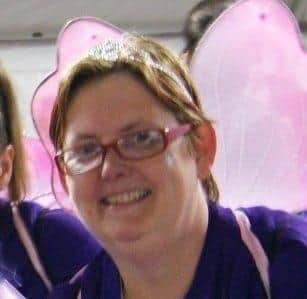 Chestnut Tree Hospice Mums (Jackie Hoadley is on back row, far right); SUS-200607-092949001