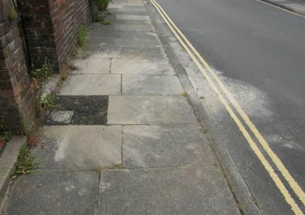 Pavement in Malling Street, Lewes SUS-200907-085936001