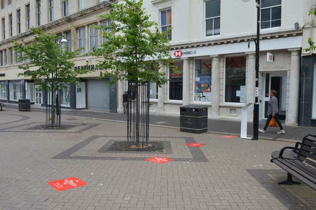 Social distancing signs and marking around Hastings town centre. SUS-200906-135956001