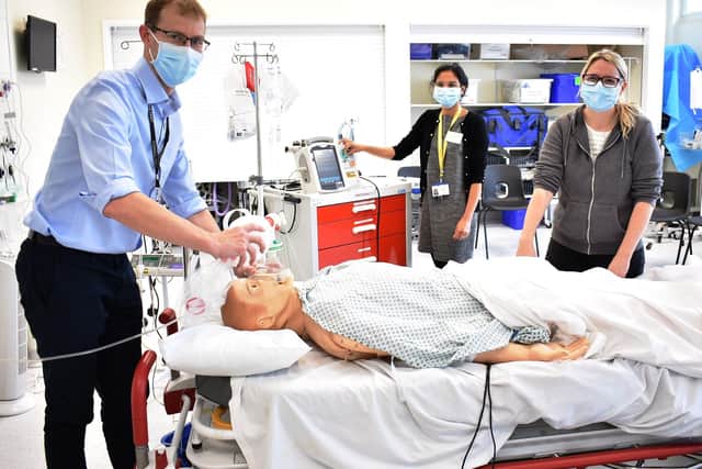 Dr Andrew Marshall with specialist cardiac doctors undertaking simulation training SUS-201019-122357001