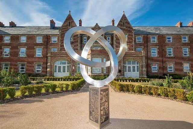 The knot sculpture Tim Ward created for The Pavilions housing scheme in Eastleigh