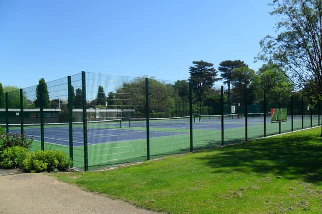 Horsham Park tennis courts SUS-200227-113847001