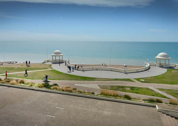 Bexhill seafront/Bexhill Colonnade SUS-200722-142724001
