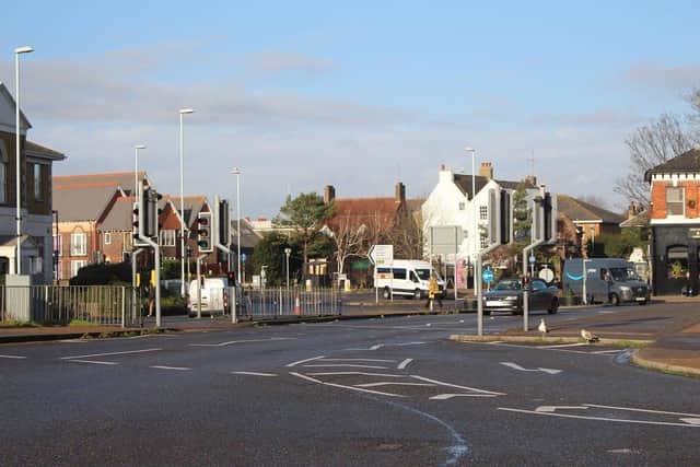 The roundabouts at Union Place and Lyndhurst Road SUS-210401-131120001