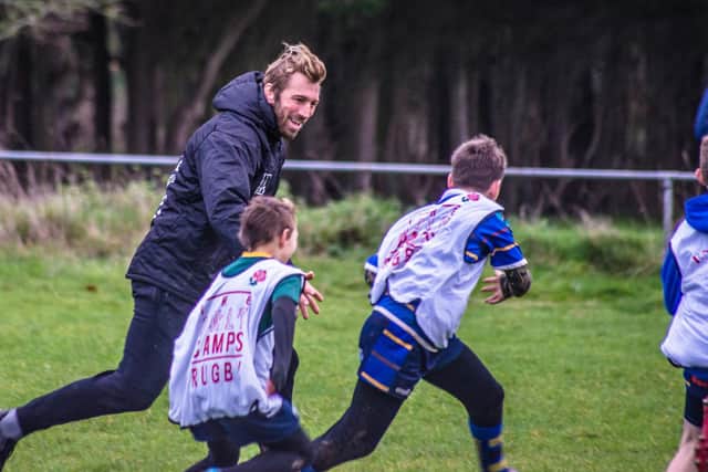 Youngsters give Chris Robshaw a run for his money