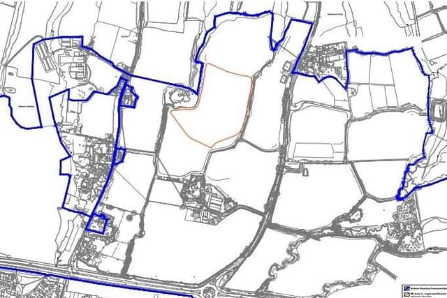 The wider North Horsham site is in blue and the current reserved matters application site is in red