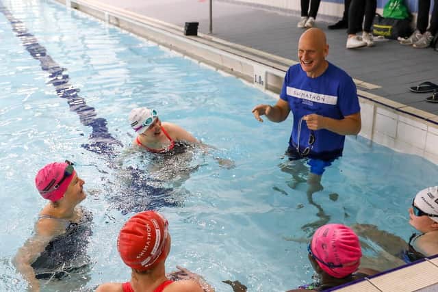 Duncan gives some tips to swimmers
