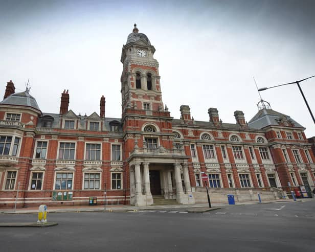 Eastbourne Town Hall SUS-210216-141547001