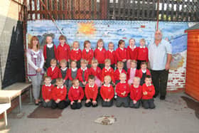 Dudley Infants SchoolBlue Seahorses  ClassMr Mark Evans (Class Teacher).Mrs Hayes (Teaching Assistant).absch917First Class Series2013© Andy Butler 2013All Rights Reserved SUS-211003-152438001